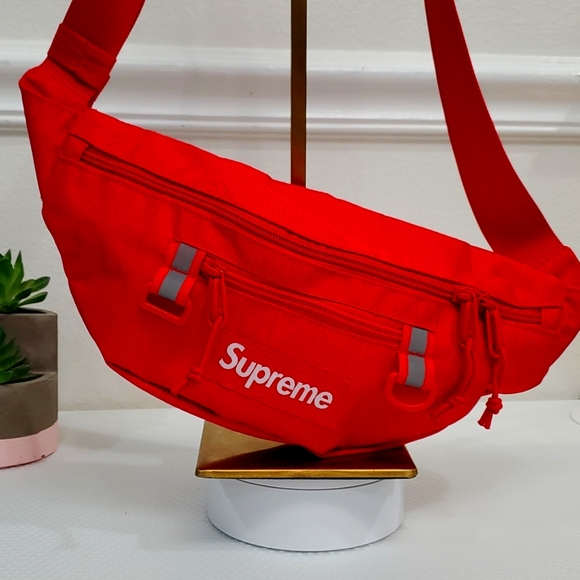 NWOT Supreme Waist Bag❤️❤️ - Picture 5 of 13